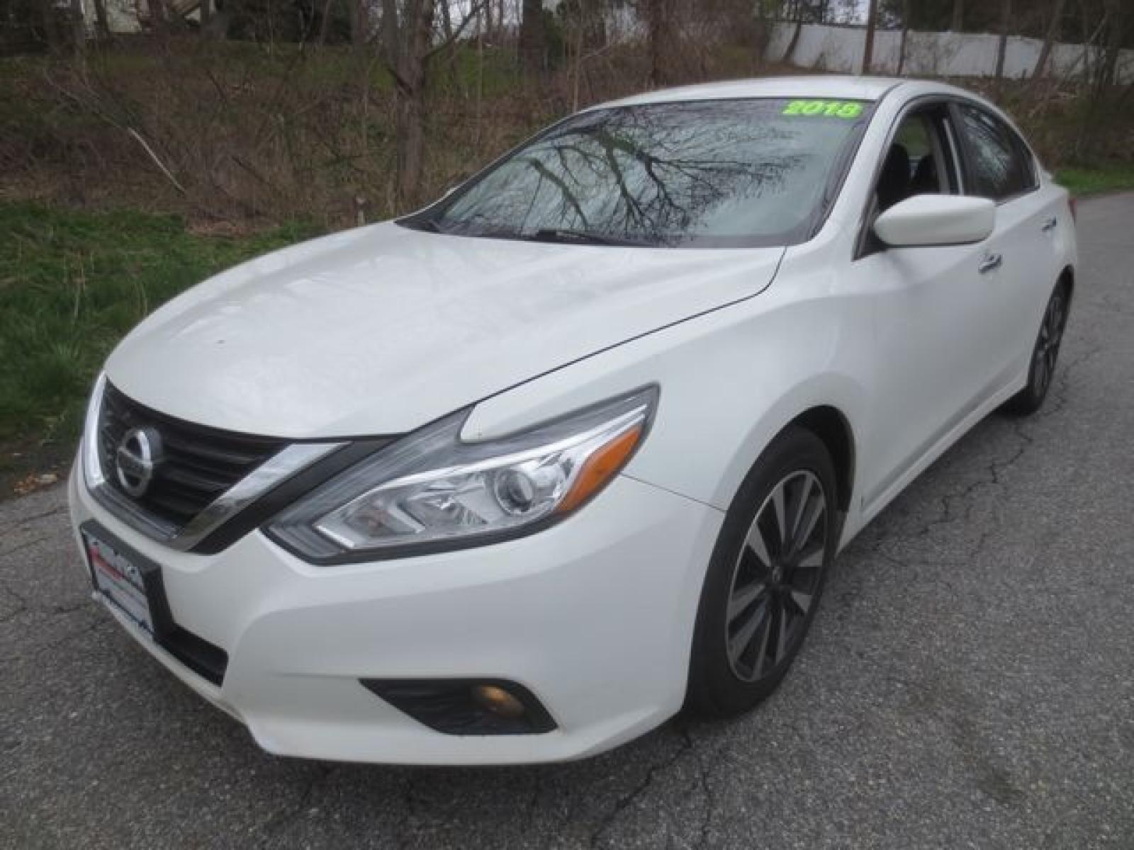 2018 White /Black Nissan Altima 2.5 (1N4AL3AP5JC) with an 2.5L L4 DOHC 16V engine, CVT transmission, located at 270 US Route 6, Mahopac, NY, 10541, (845) 621-0895, 41.349022, -73.755280 - Photo #0
